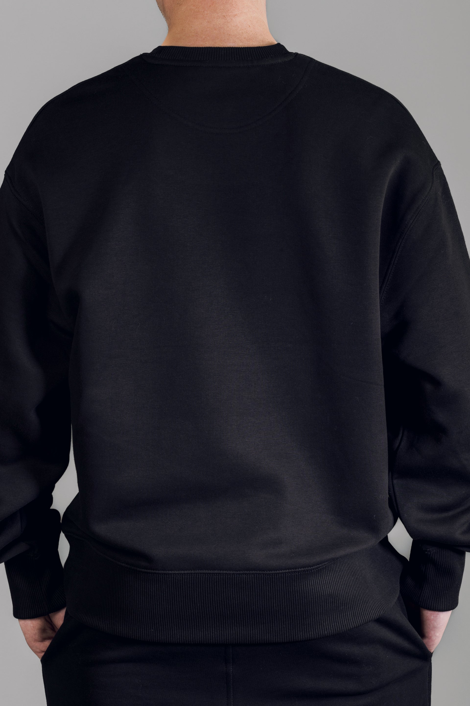 '24 ClASSiC Sweater - Black