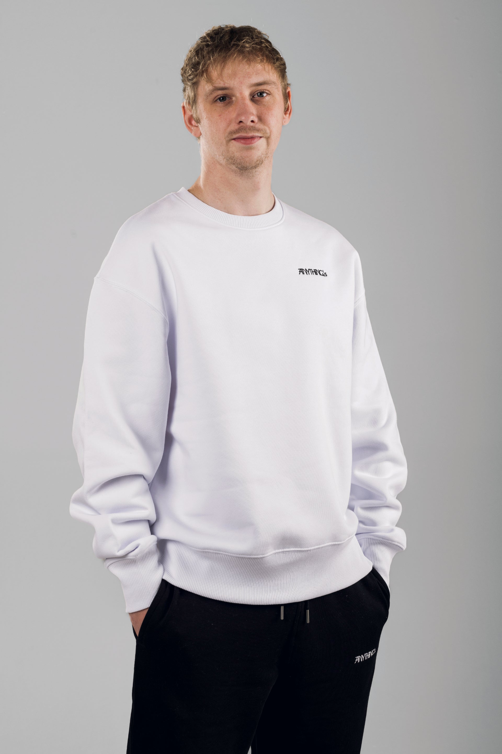 '24 ClASSiC Sweater - White