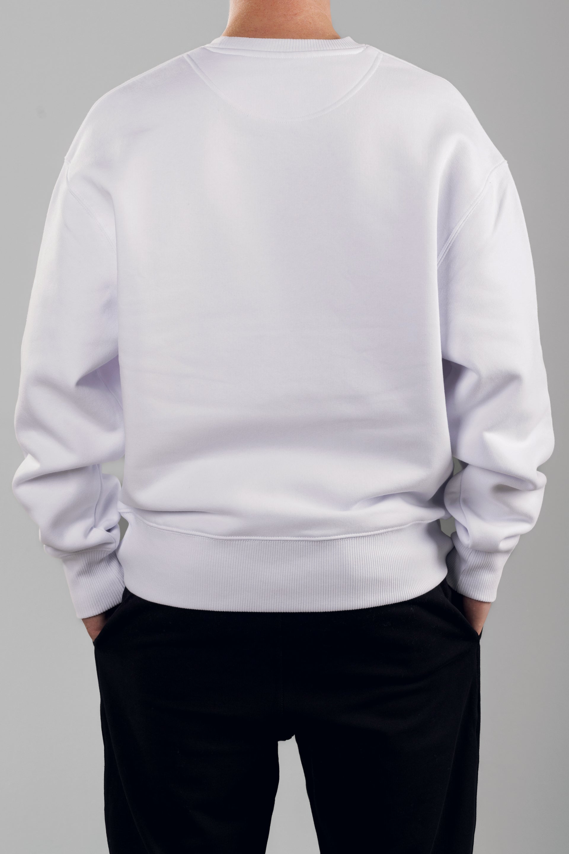 '24 ClASSiC Sweater - White