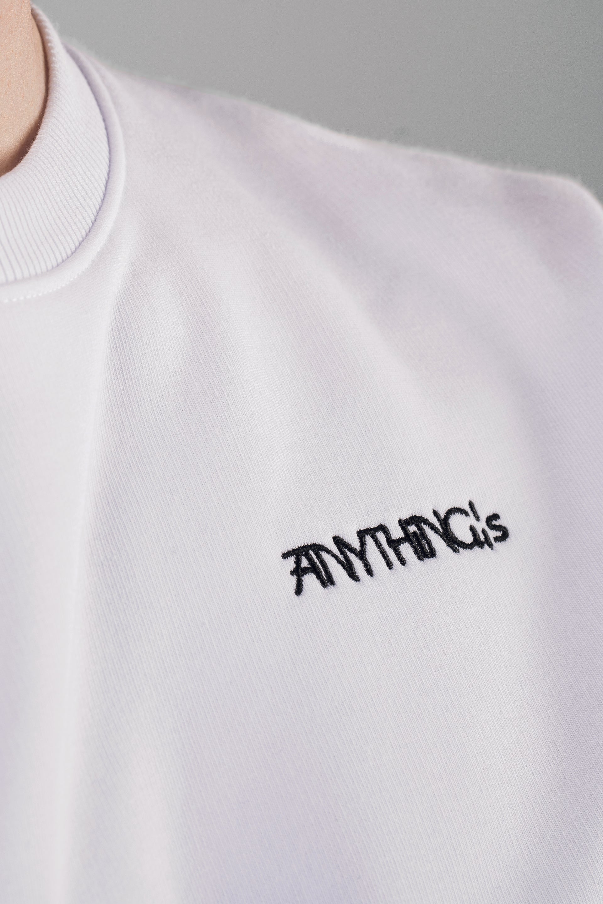 '24 ClASSiC Sweater - White