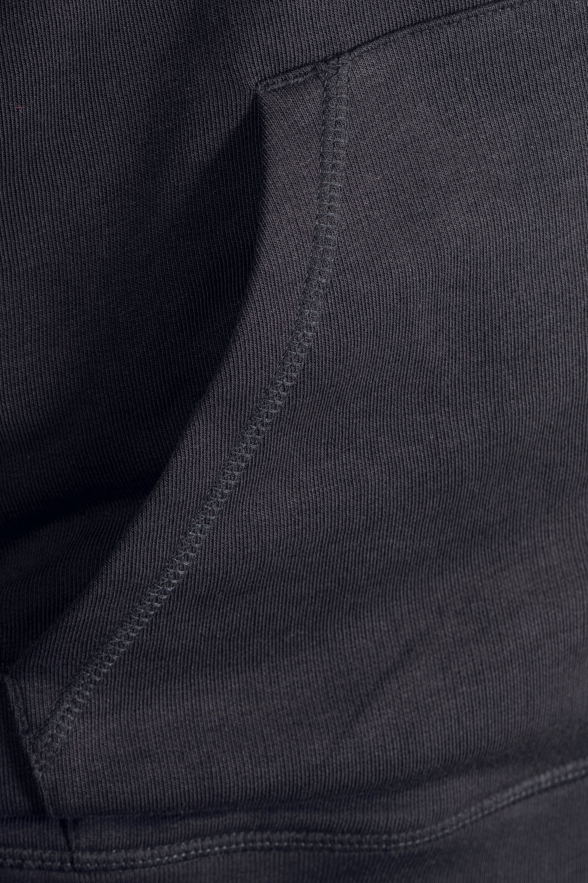 '24 ClASSiC Zip - Black